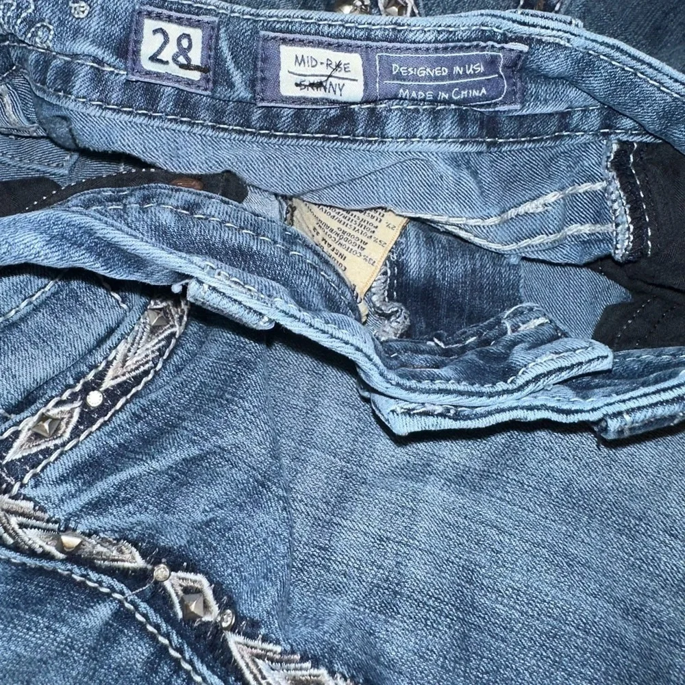 Miss Me Size 28 Mid-Rise Skinny Designed in USA Jeans Bold Threads & Accents